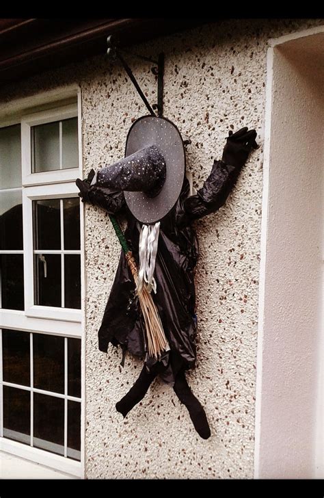 Wavering witch decoration